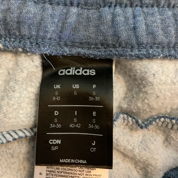 SMOKE FREE - PET FREE HOME! Like new, only worn a few times. - Picture 2 of 2